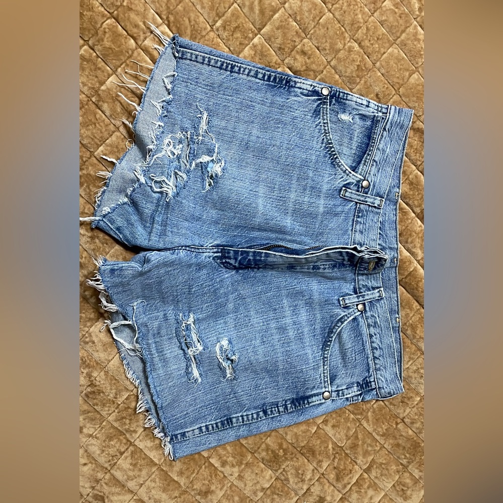 Wrangler shorts. Size 32